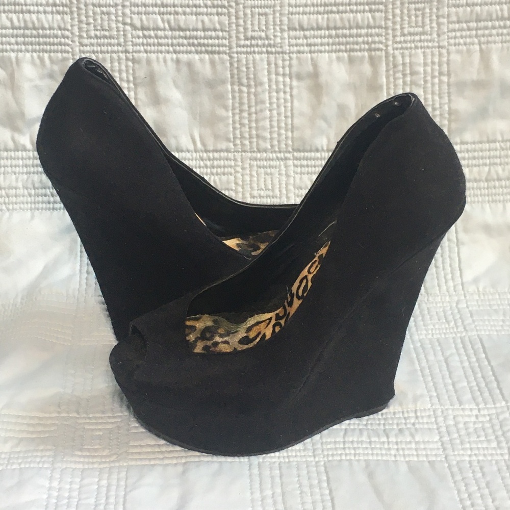 ShoeDazzle Black PeepToe Platform Wedges